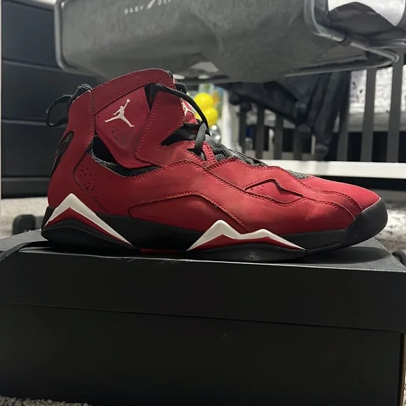 Jordan true flight red black and white size 10 lightly used & well taken care of